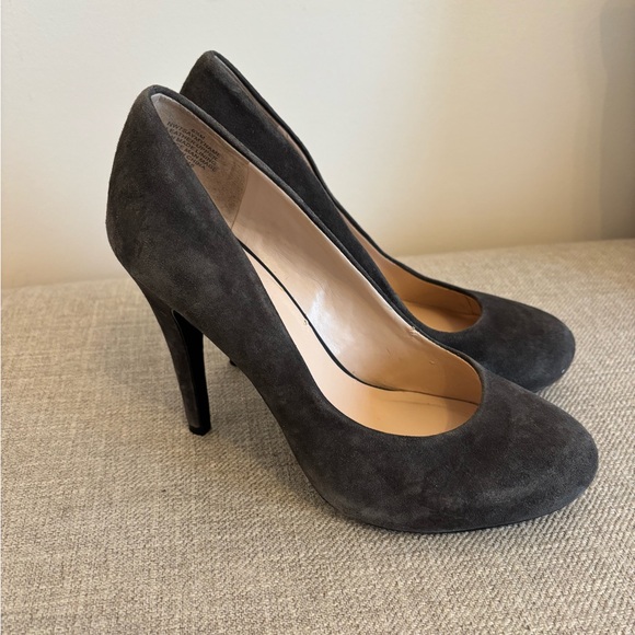 Women's Nine West Gray Suede Say My Name Pump  Sz 6.5 Semi-Rounded Toe 4" Heel - Picture 1 of 6